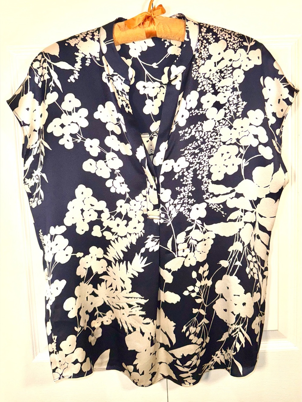 Vince Arboretum Floral 100% Silk Cap Sleeve Blouse Top Navy Ivory Size Small